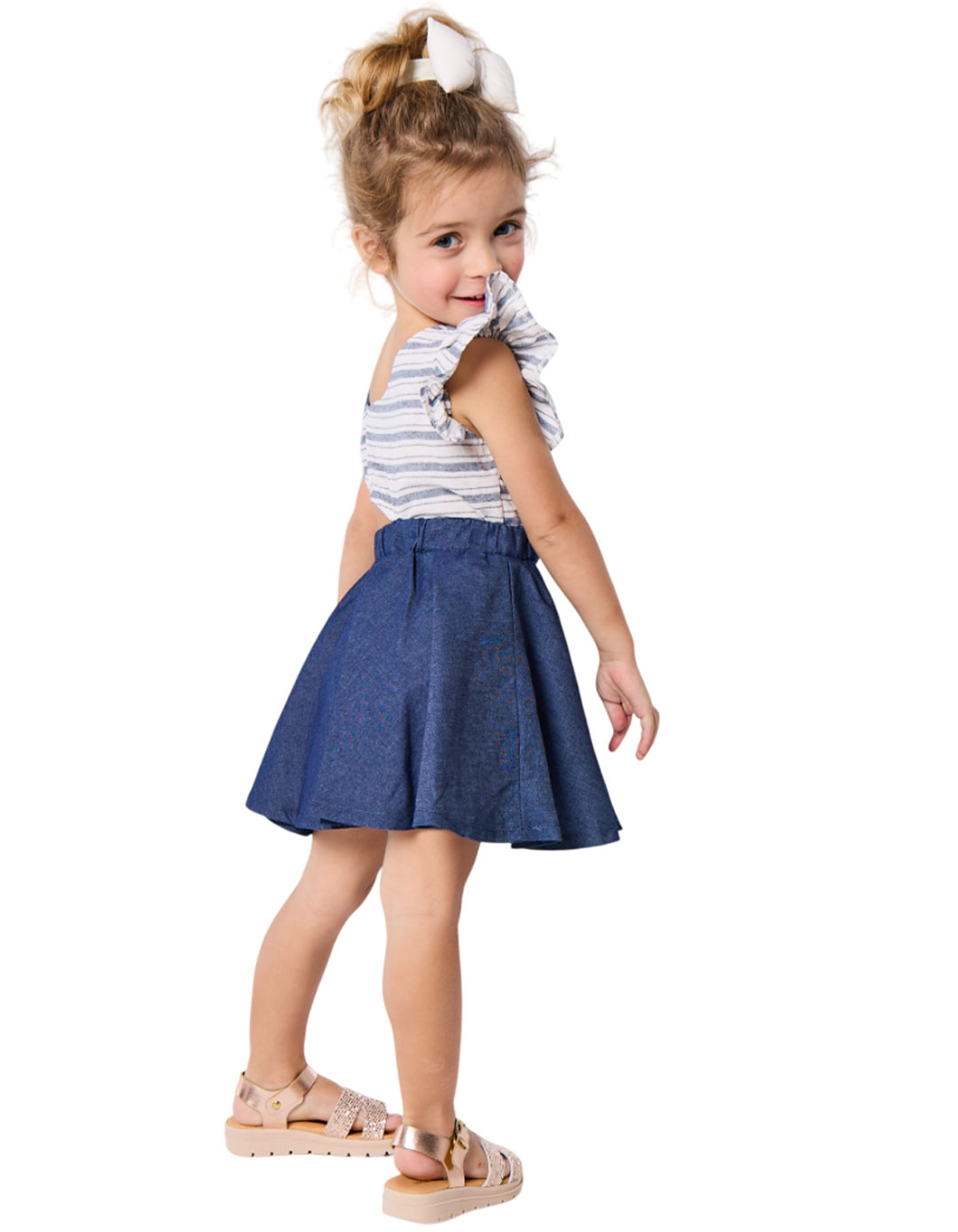 Καλοκαιρινό παιδικό φόρεμα για κορίτσι με ρίγες και βολάν σε τζιν απόχρωση.Regular Fit. Καλοκαιρινό παιδικό φόρεμα για κορίτσι με ρίγες και βολάν σε τζιν απόχρωση.Regular Fit.