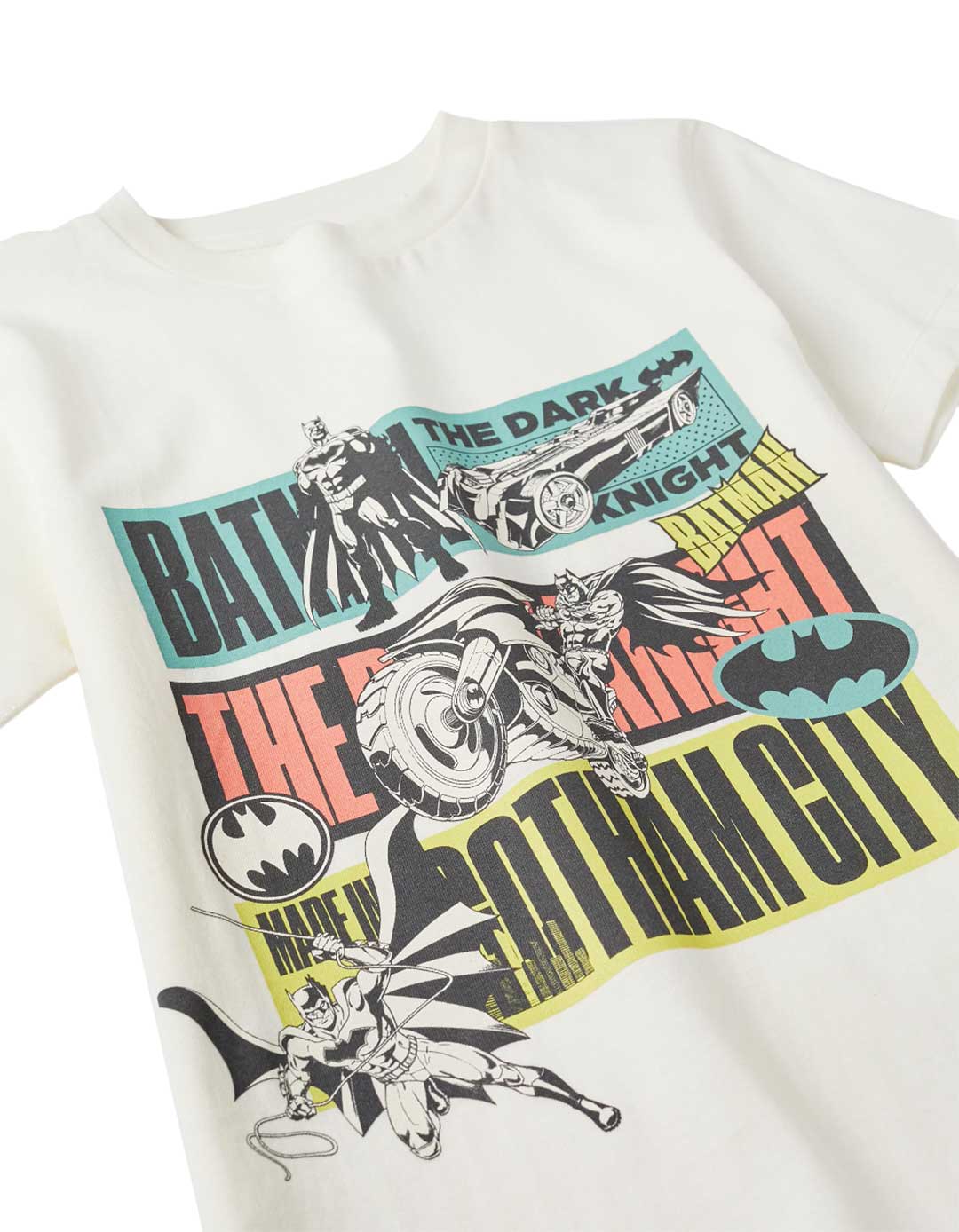 Εκρού κοντομάνικο μπλουζάκι Batman για αγόρια, 100% βαμβάκι, slim fit. Εκρού κοντομάνικο μπλουζάκι Batman για αγόρια, 100% βαμβάκι, slim fit.