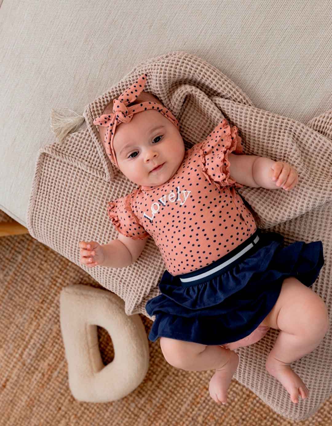 Φόρεμα με βολάν και κορδέλα για κορίτσι, Regular Fit, 96% βαμβάκι, 4% ελαστάνη.