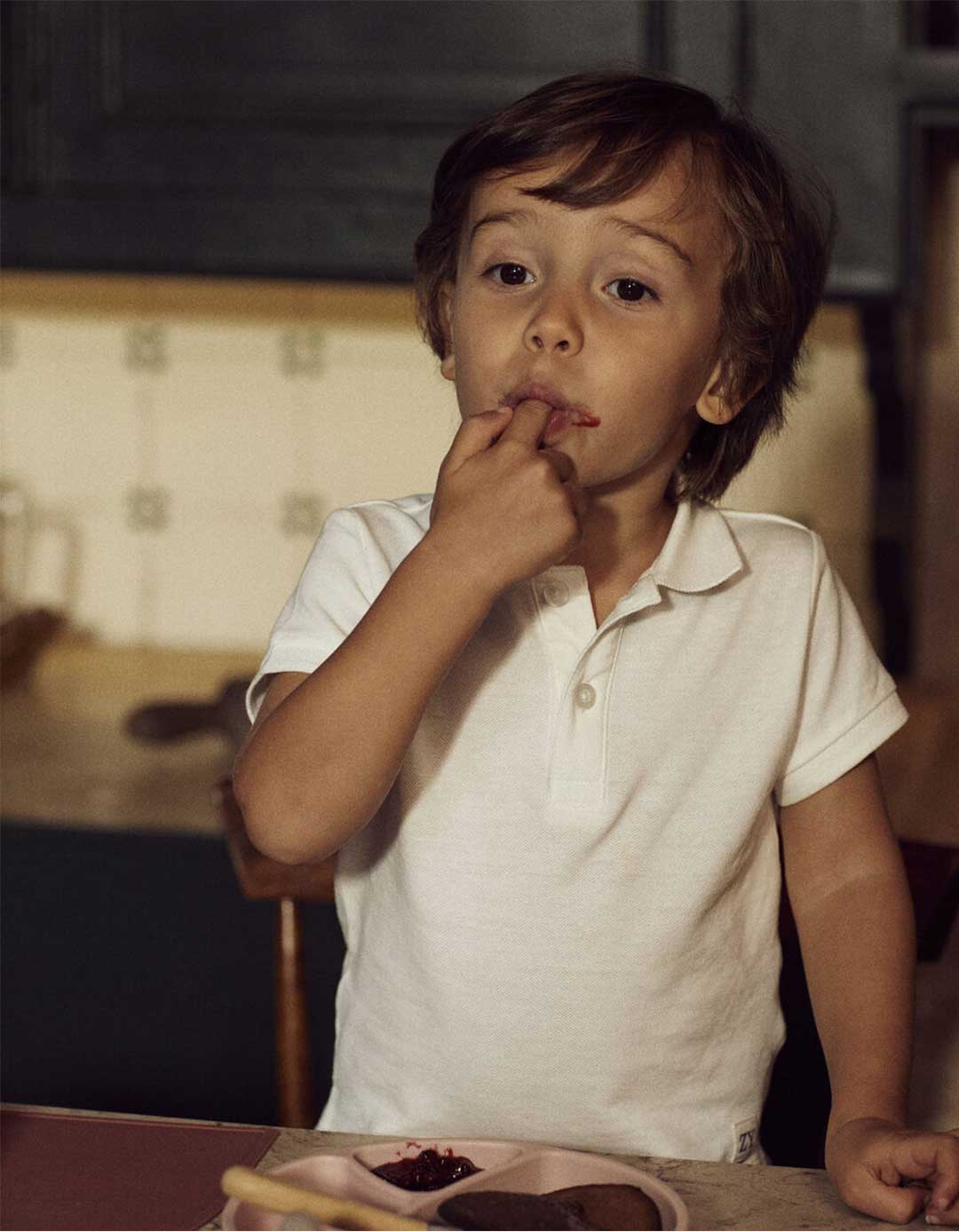 Λευκό κοντομάνικο μπλουζάκι πόλο για αγόρι, Slim Fit, 100% βαμβάκι.