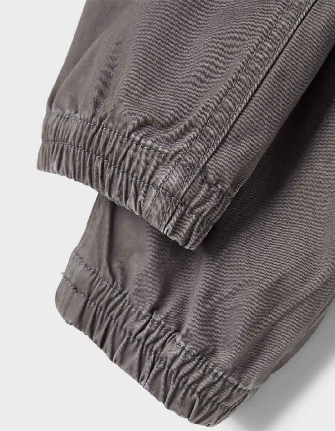 Παντελόνι υφασμάτινο σε γκρι χρώμα για αγόρι, Regular Fit, 98% βαμβάκι, 2% ελαστάνη. Παντελόνι υφασμάτινο σε γκρι χρώμα για αγόρι, Regular Fit, 98% βαμβάκι, 2% ελαστάνη.