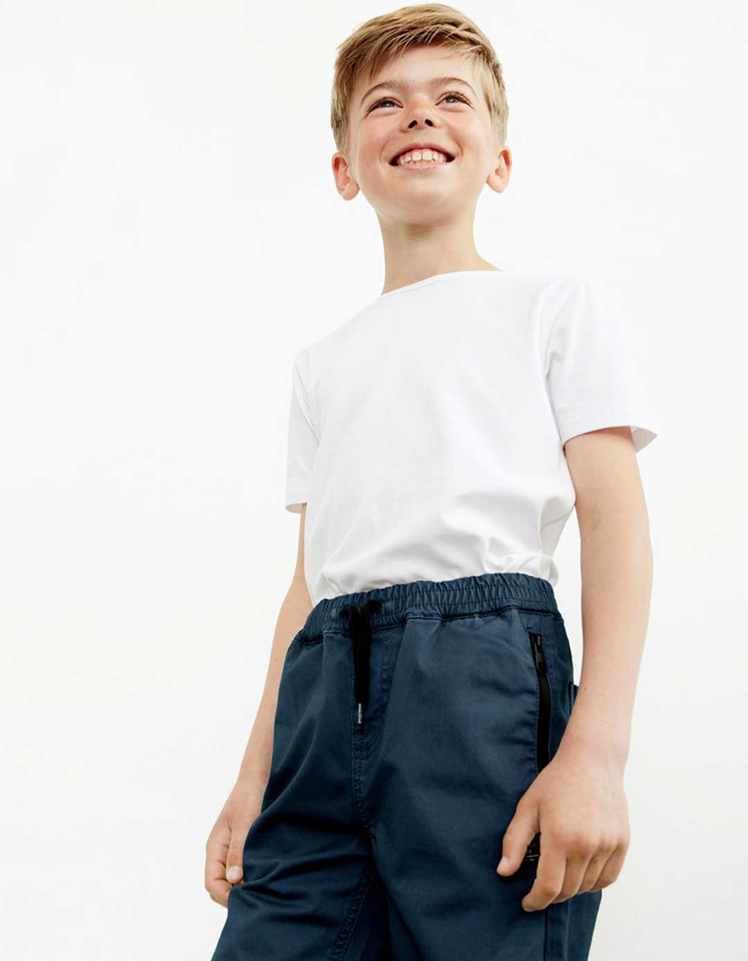 Παντελόνι υφασμάτινο σε μπλε χρώμα για αγόρι, Regular Fit, 98% βαμβάκι, 2% ελαστάνη. Παντελόνι υφασμάτινο σε μπλε χρώμα για αγόρι, Regular Fit, 98% βαμβάκι, 2% ελαστάνη.