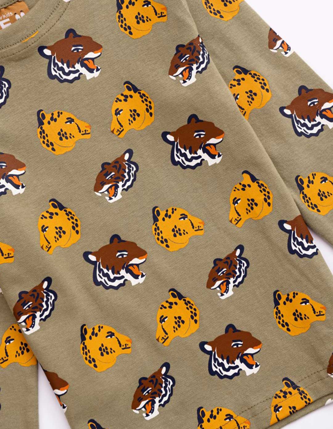 Μπλούζα για αγόρι μακρυμάνική σε χρώμα λαδί, Regular Fit, 100% βαμβάκι. Μπλούζα για αγόρι μακρυμάνική σε χρώμα λαδί, Regular Fit, 100% βαμβάκι.