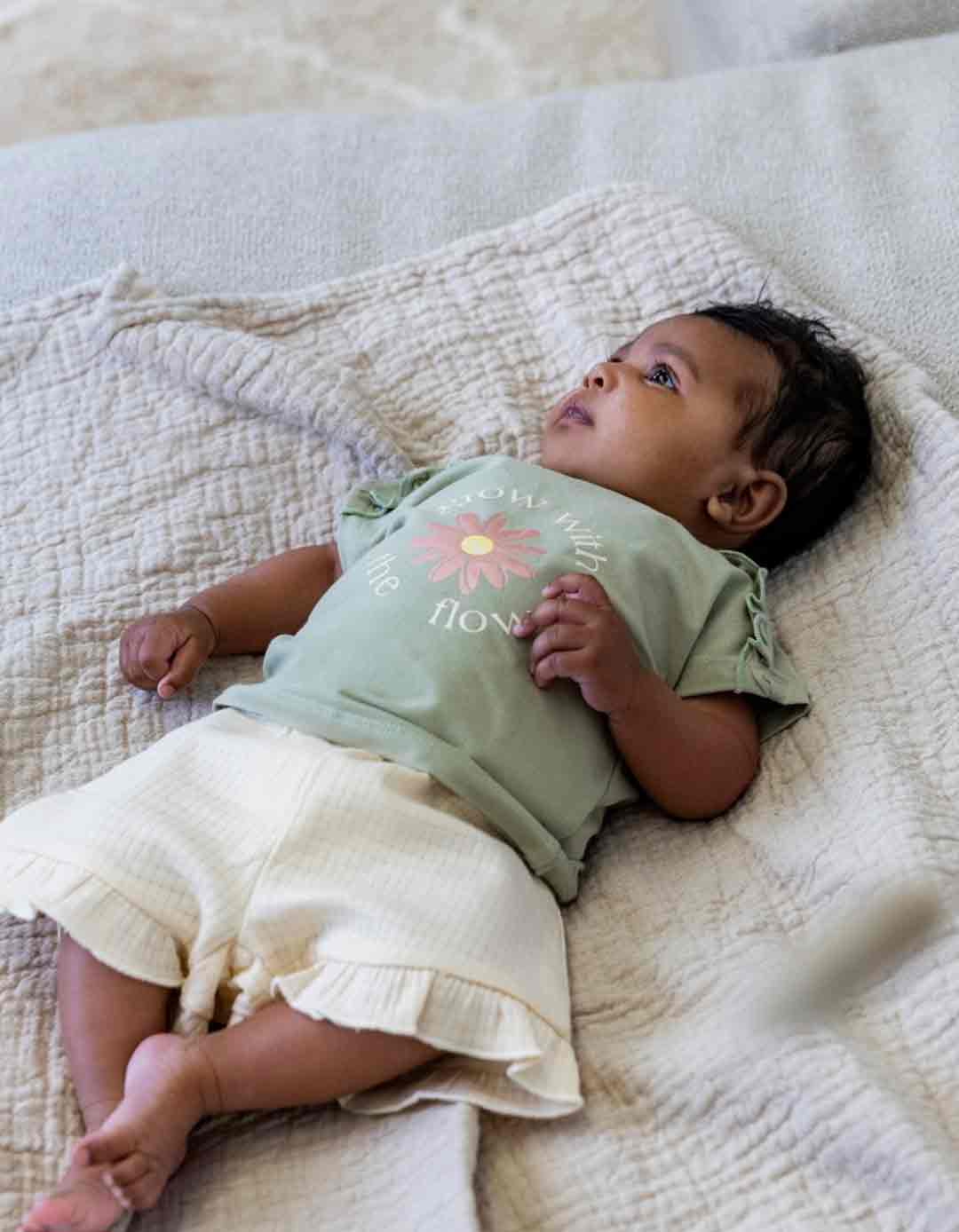 Παιδικό σετ για κοριτσάκια με μπλούζα και σορτσάκι, πράσινο-μπεζ. 95% βαμβάκι / 5% ελαστάνη. Slim Fit.