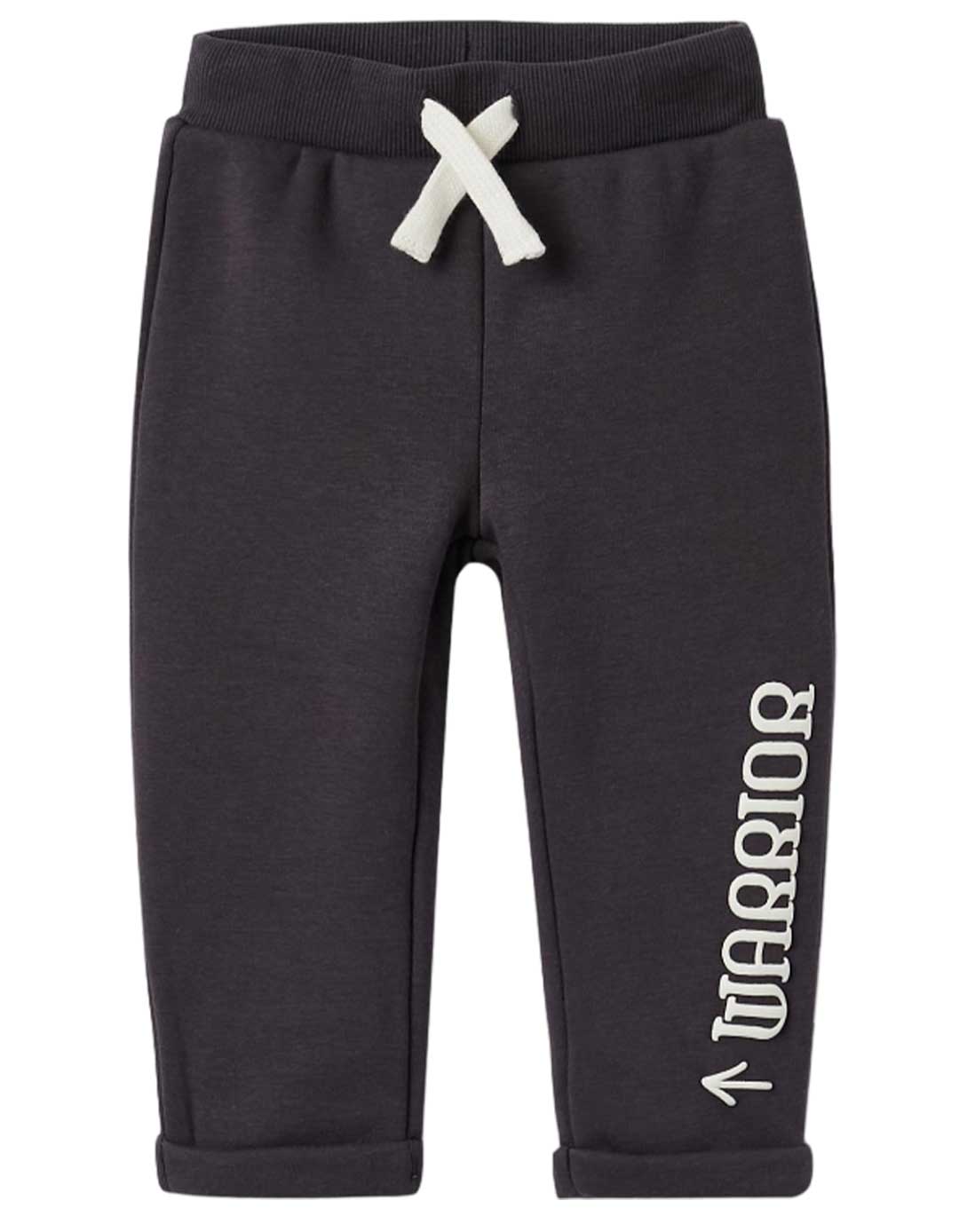 Παντελόνι φόρμα για αγόρι, γκρι, Slim Fit, 68% πολυεστέρας, 29% βαμβάκι, 3% ελαστάνη. Παντελόνι φόρμα για αγόρι, γκρι, Slim Fit, 68% πολυεστέρας, 29% βαμβάκι, 3% ελαστάνη.