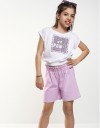 Λιλά σετ για κορίτσι με κοντομάνικο μπλουζάκι και σορτς, Regular Fit, 100% βαμβάκι. Λιλά σετ για κορίτσι με κοντομάνικο μπλουζάκι και σορτς, Regular Fit, 100% βαμβάκι.