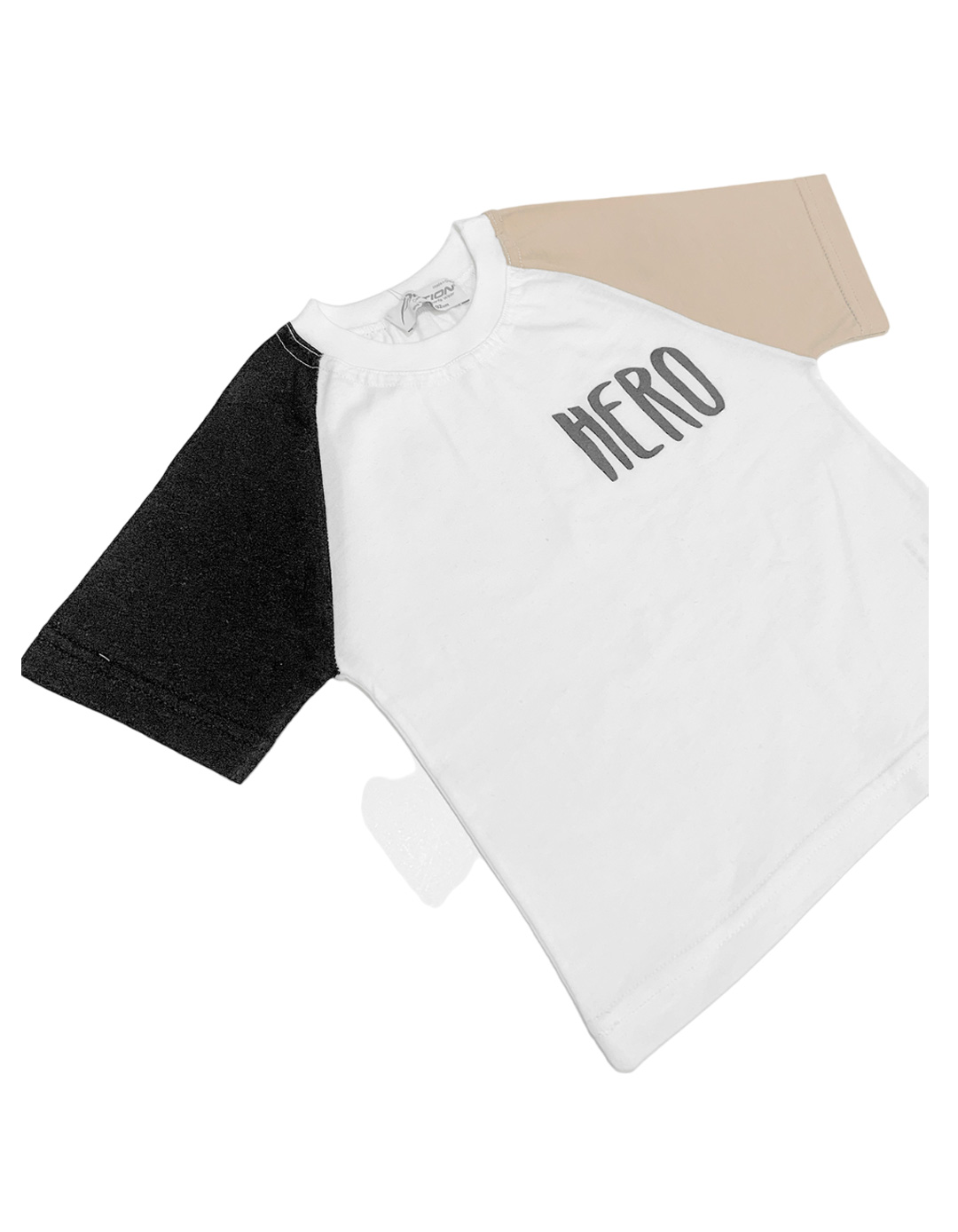 Παιδικό σετ για αγόρι με μπλούζα και βερμούδα, λευκό-μπεζ, Regular Fit, 100% βαμβάκι.