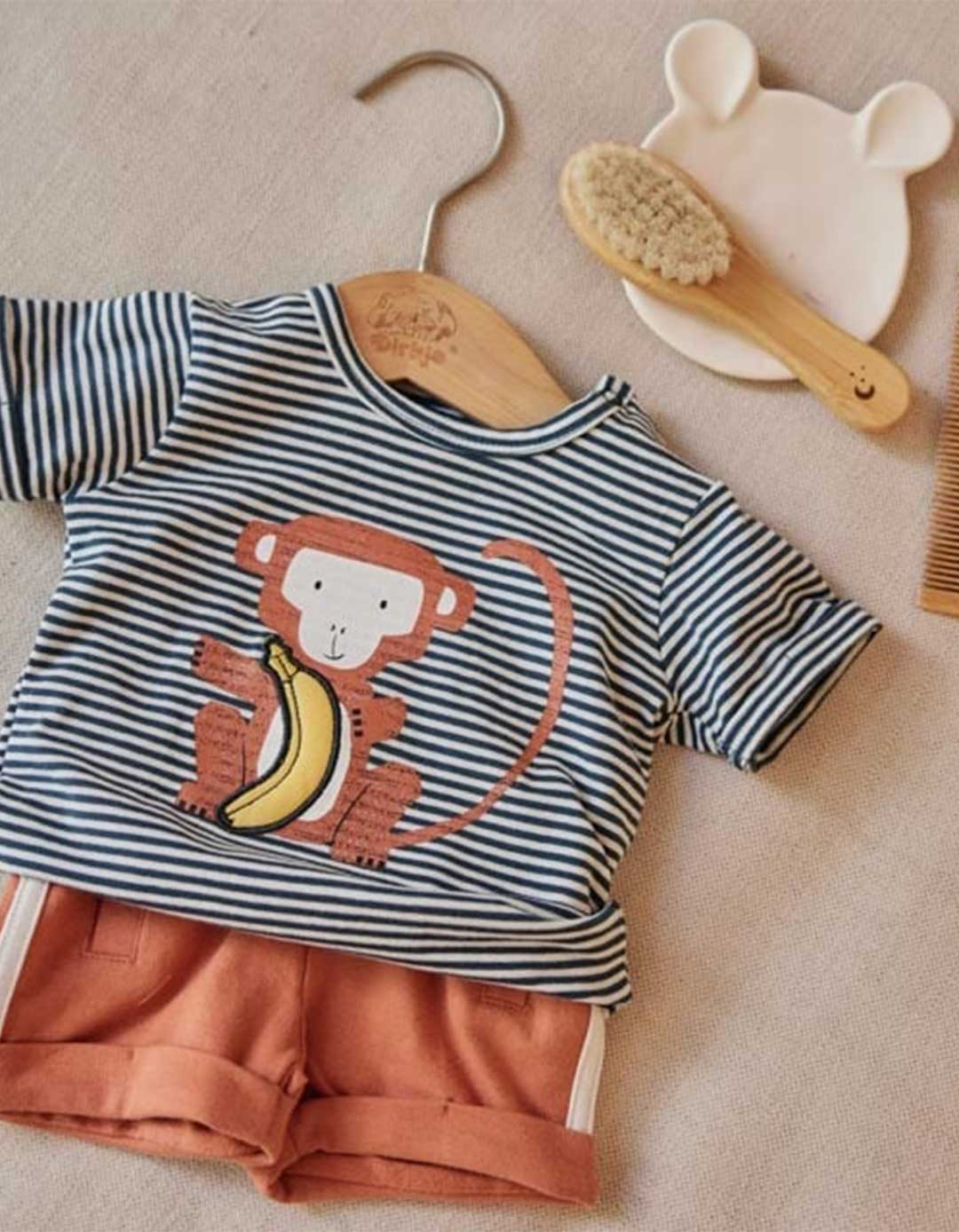 Βρεφικό σετ Dirkje για αγόρι ,T-shirt, σορτς ,φουλάρι, πετρόλ-σκούρο πορτοκαλί ,95% βαμβάκι/ 5% ελαστάνη. Regular Fit.